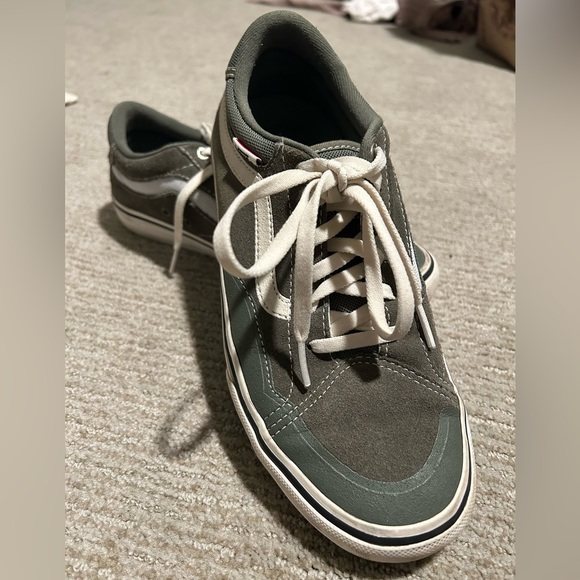 vans lace-up green sneakers - Picture 1 of 4